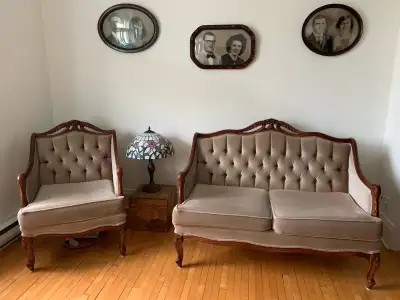 Deux fauteuils vintage gris taupe, simple et double places