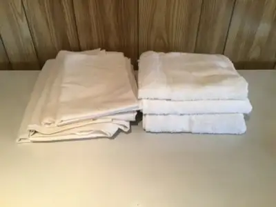 Lot de draps, couverture, foulard bébé. Set baby sheets, blanket, View more