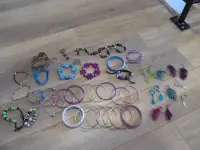 Lot de bijoux pour fillette (60 pièces ou à l'unité)