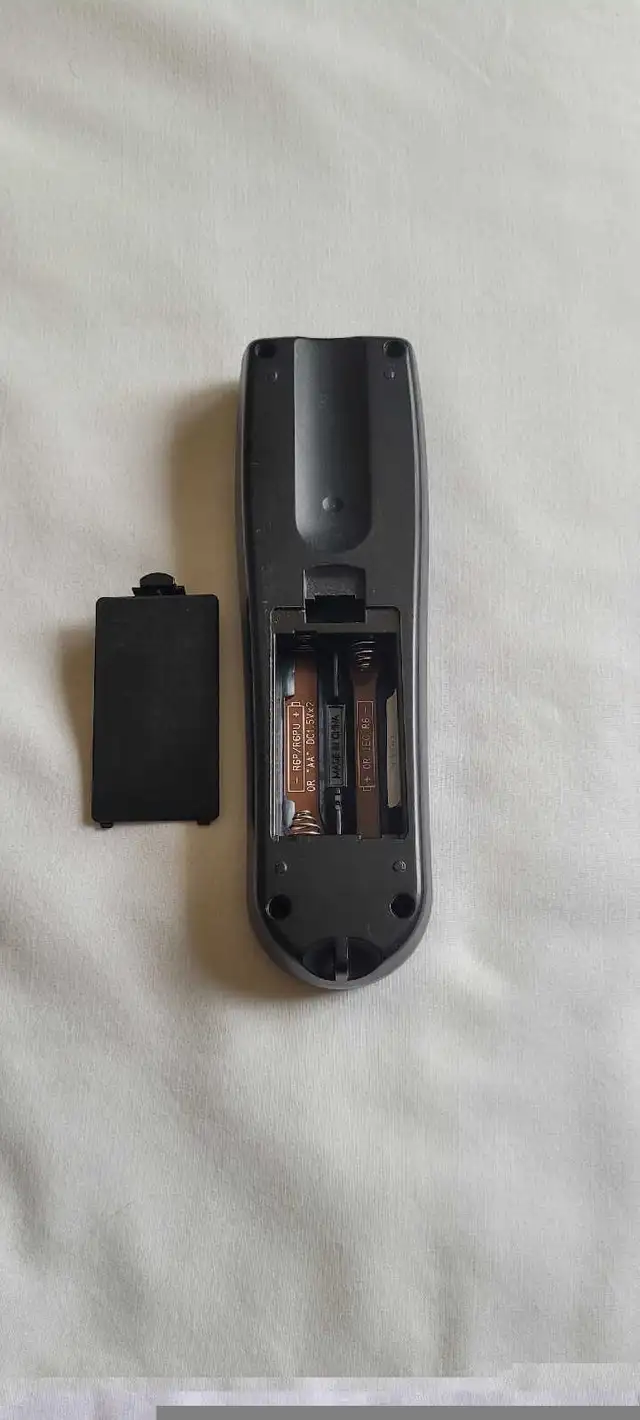 JVC LP20878-001 remote control for VCR/TV in Video & TV Accessories in City of Montréal - Image 4