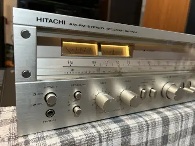 HITACHI SR-704 Vintage Silver Face Receiver (1978), View more