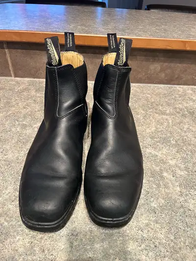 Great pair of boots, worn a handful of times. Has insoles, upgraded to a different shoe. Size men’s...