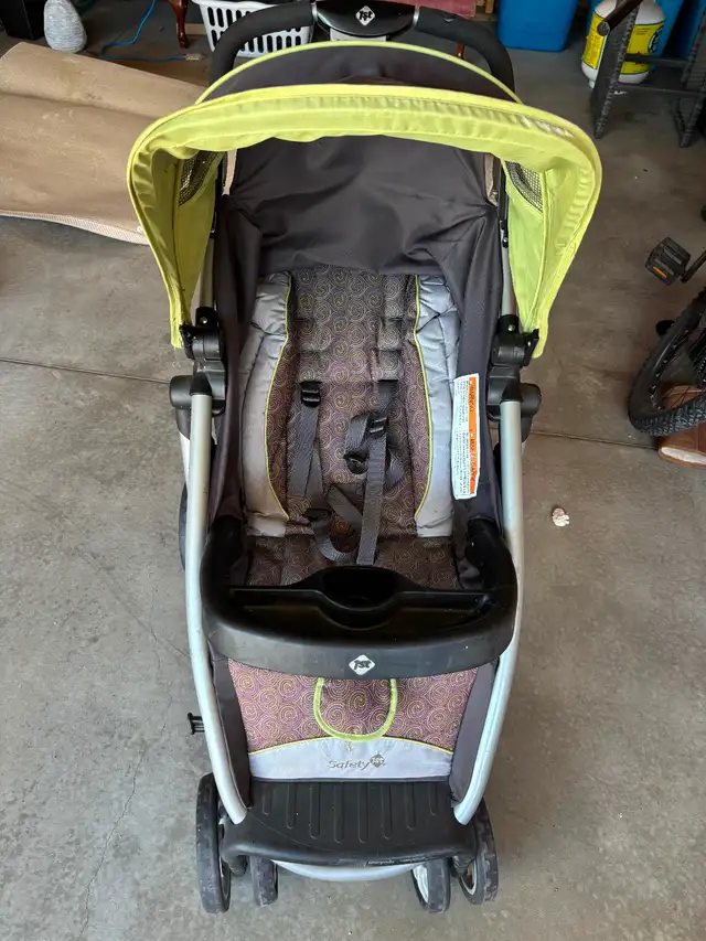 Stroller509456471514818561