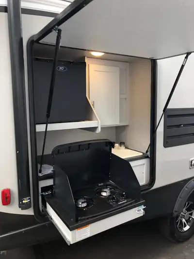 Roulotte Keystone Premier Ultra Light 2019, acheté octobre 2019, pris possession juin 2020. Utilisé...