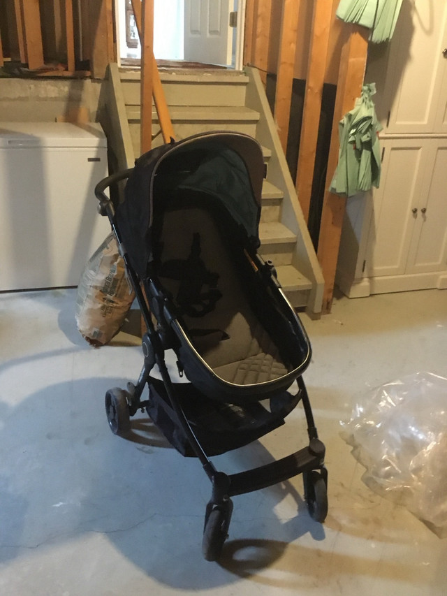 Baby trends stroller in Strollers, Carriers & Car Seats in Kawartha Lakes