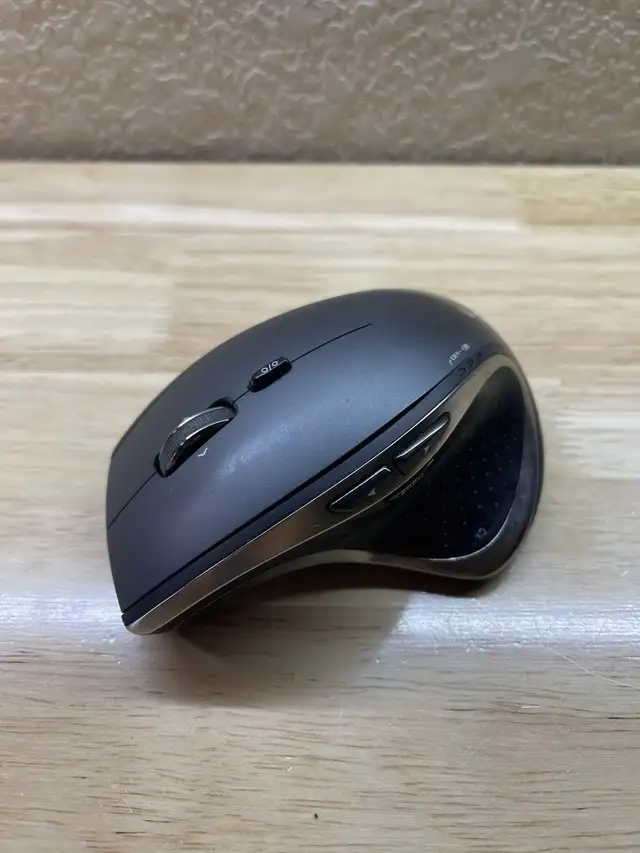 Logitech Performance MX M-R0007 Wireless Mouse No USB Dongle in Mice, Keyboards & Webcams in City of Toronto - Image 2