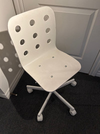 Chaise de bureau sur roues IKEA pour enfant