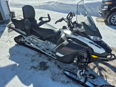 Motoneige Bombardier Expédition Sport 2020 900 Ace 8 800 km Snow tracker Roues ski (roulettes) Coffr...