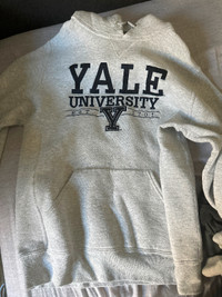 Yale university hoodie size men’s M