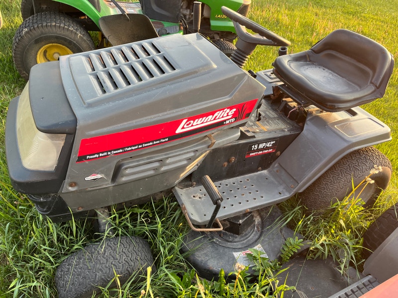 MTD 15 hp ride lawnmower Lawnmowers & Leaf Blowers Winnipeg Kijiji