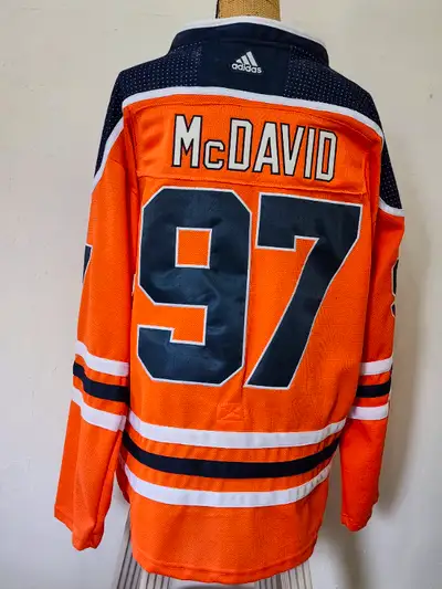 Edmonton Oilers Captain Connor McDavid Adidas size 50 medium Jersey. No to much more to say Canadas...