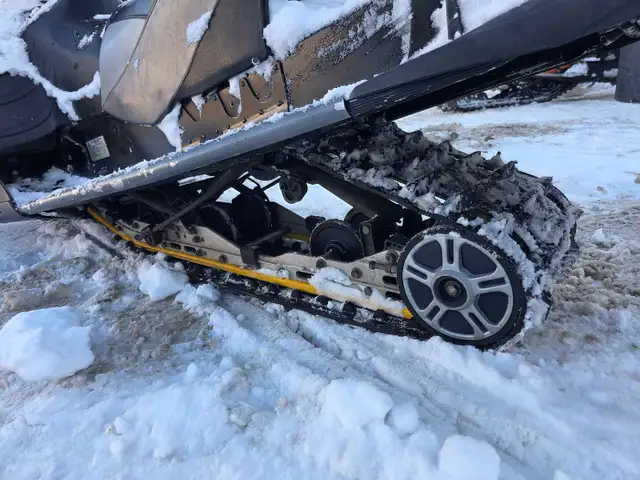 firecat/sabercat  in Snowmobiles in Ottawa - Image 4