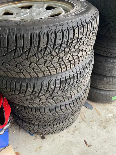 215/70/16 winter tires Radial GT Ice Pros 95% tread 4 tires and rims Came off 2015 Jeep Patriot 5x11...