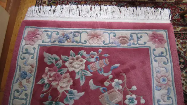 LOVELY 42“X 69“ HANDMADE ORIENTAL STYLE WOOL RUG in Rugs, Carpets & Runners in Ottawa - Image 5