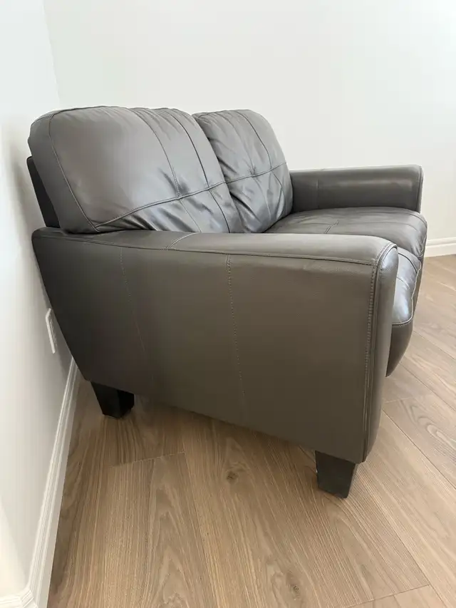 grey leather loveseat 62863736918913122