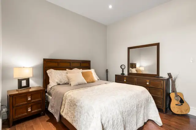 Bedroom Set in Beds & Mattresses in City of Halifax - Image 3
