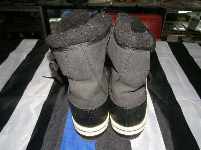 Botte Hiver Femme Aldo Gris et Noir Grandeur 8 Bon État - 20$ dans Femmes - Chaussures  à Ville de Québec - Image 3