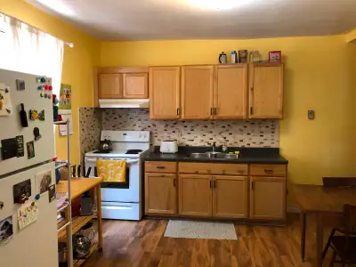 4 minutes walk from Christie subway station, parks, restaurants, grocery stores. A brand new bathroo...