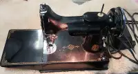 Singer Featherweight 221 Sewing Machine plus box