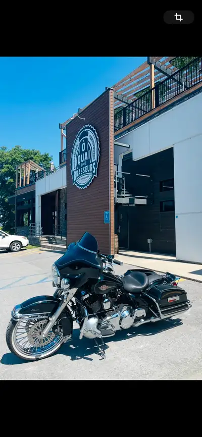Harley Flh 2010 70 000km Siège double et solo Tour pac Quick attach Roue 21 à lavant Speaker et Blue...