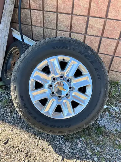 2025 chev high country 20” rims and tires, both are in new condition. We’re on for 300kms then remov...