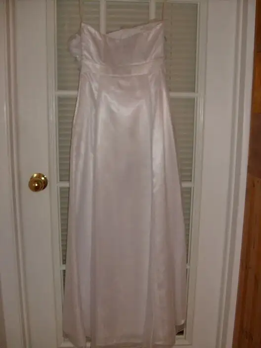 Brand New Strapless White Wedding Dress Petite (fits 0-2) in Wedding in Ottawa - Image 3