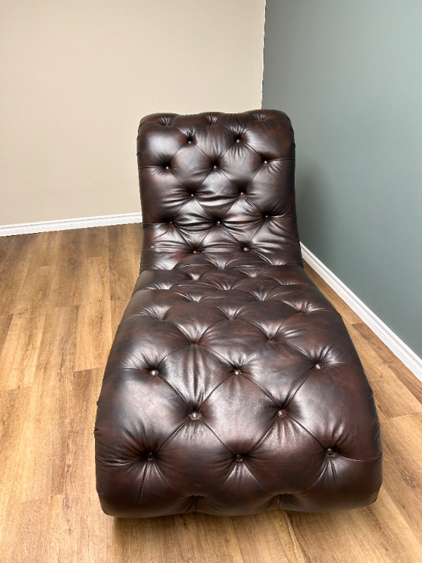 Leather Chaise Lounge in Couches & Futons in Winnipeg - Image 2