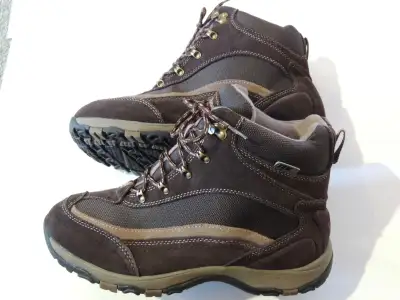 L.L.BEAN WARM WINTER BOOTS NEW SIZE 11 WIDE US SIZE NEW - RECEIVED AS A GIFT ITEM I.D. 258265 $250 V...