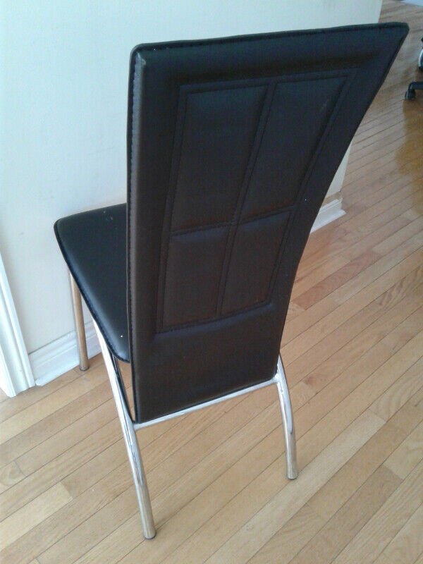 2 dining chairs for sale in Dining Tables & Sets in City of Toronto - Image 3