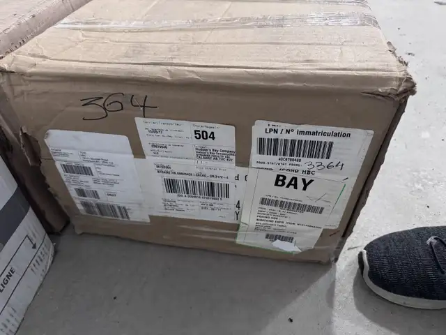 California king size bed frame  in Beds & Mattresses in Delta/Surrey/Langley - Image 4