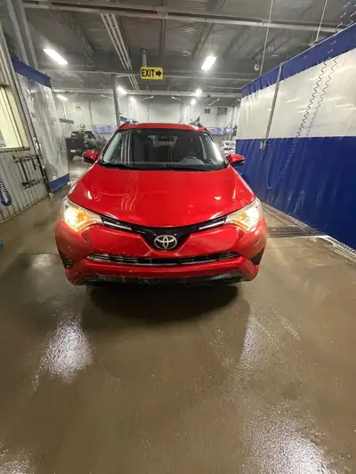 2017 Toyota RAV4 LE AWD – ACTIVE STATUS Red 2017 Toyota RAV4 LE AWD, active status, 133,000 km. Very...