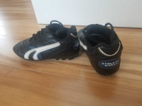 Kid's Soccer Cleats - Size 10