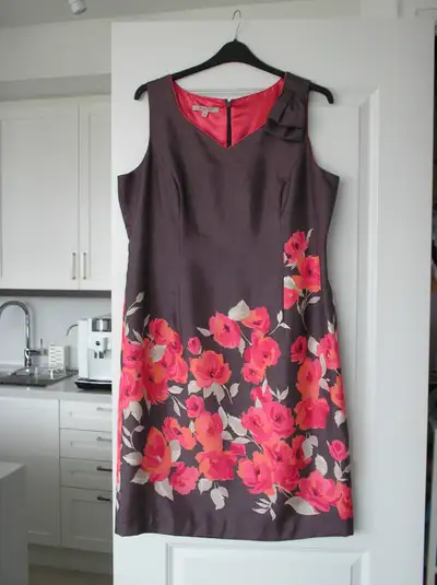 FLORAL MIDI DRESS SLEEVELESS, View more