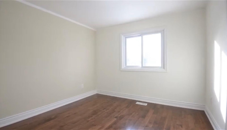 3+1 Bedrooms detached House with Huge backyard and Front 5