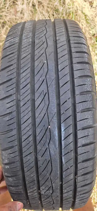 4 roues complètes Yokohama 185/55R15 sur jantes acier – 220 $ Je vends un ensemble complet de 4 roue...