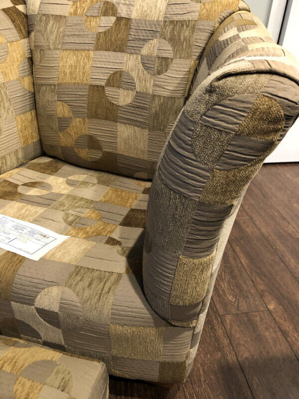 Accent Chair - Cloth in Chairs & Recliners in Saskatoon - Image 3