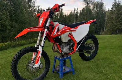 2018 450XCF that is outfitted with Sicass street legal kit. Tons of fun to rip on the road or dirt....