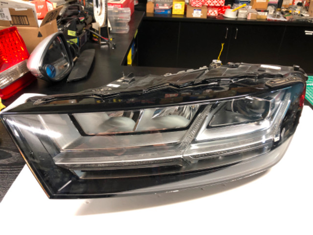 2017-2020 Audi Q7 Left side adaptive headlight in Auto Body Parts in Mississauga / Peel Region