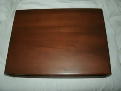 In very good condition with a couple tiny light marks on the top (picture 1). It is a doublefill lin...