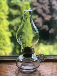 Vintage oil lamp | Lampe a l'huile