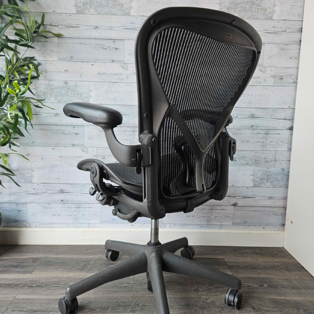 Herman Miller Aeron ergonomic office chair FREE DELIVERY  in Other in City of Toronto - Image 4