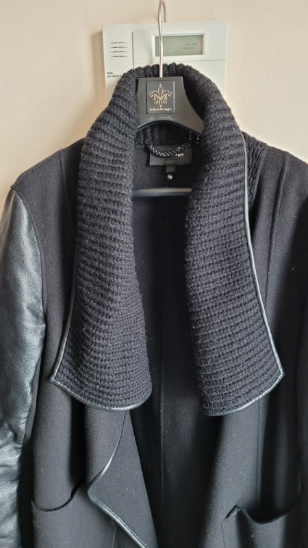 Manteau Mackage pour femme, Medium, originale, en très bon état. dans Femmes - Hauts et vêtements d'extérieur  à Ville de Montréal