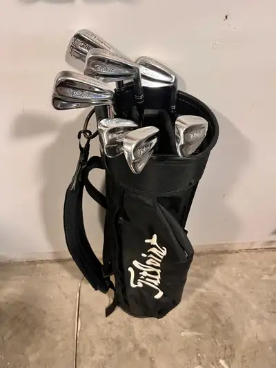 Titleist tour model Blades 4-P and bag, View more