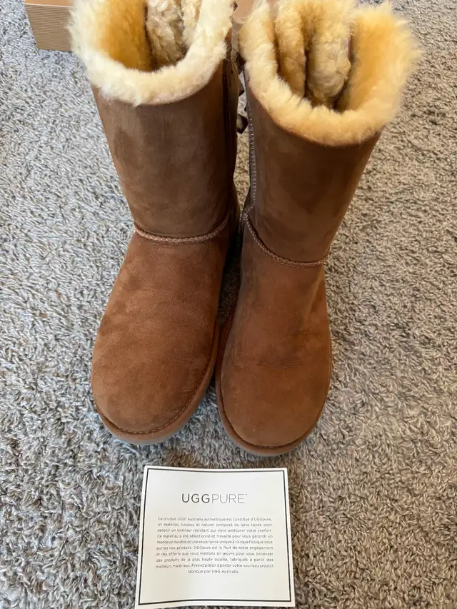 Women's Uggs with Bailey Bow - US Size 9598239496865720321