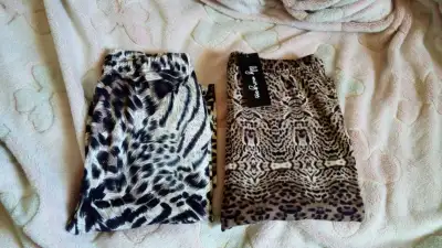 Long sleeve crop top (Size M) $10 Collar is rather tight and chain clips on/off (worn once Leggins (...