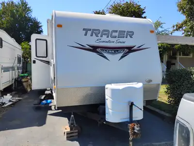 Travel trailer, bonded aluminum construction ,electric stabilizers,outdoor shower ,