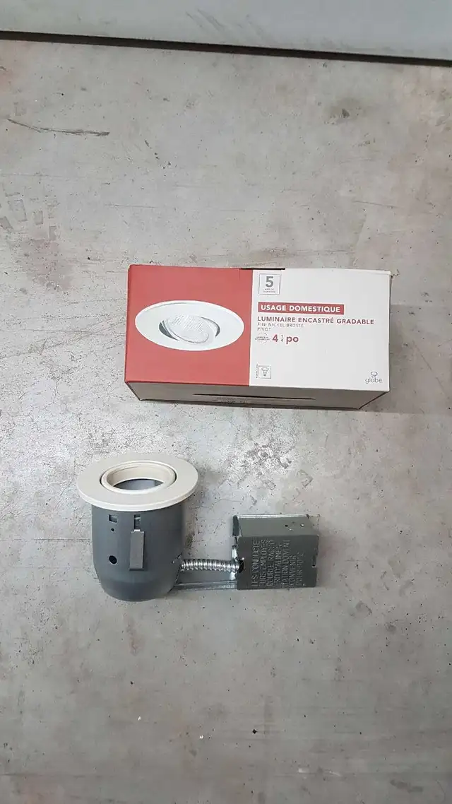 Dimmable recessed lights, 4 in total in Indoor Lighting & Fans in City of Montréal - Image 3