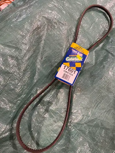 Automotive belt 17601 NOS. 5 to choose from. $5 leave a cell number for more info. J.