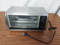 BLACK & DECKER Stainless Steel Toast-R-Oven model TRO5050