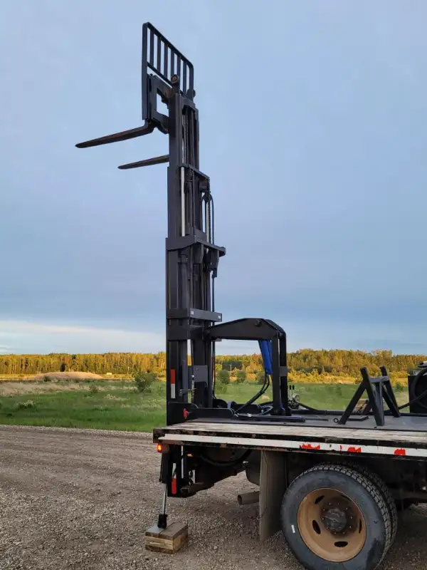 2022 DOOSAN 6000 LBS 22 FT in Heavy Equipment in Strathcona County - Image 9